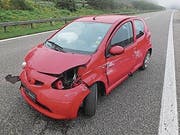 Am Auto ist ein Totalschaden entstanden. (Bild: Kapo SG)