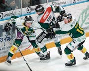 Harte Duelle im Playoff-Spiel zwischen dem HC Thurgau und Olten. (Bild: Mario Gaccioli)