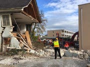 Ein Mann wurde unter den Trümmern begraben und konnte nur noch tot geborgen werden. (Bild: Kapo)