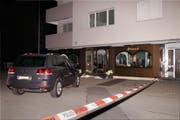 Die Täter verwendeten einen SUV als Rammbock. (Bild: Kapo SG)