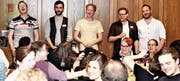 Stets exklusiv unterhalten an der HV wird der Fanclub von den Fäaschtbänklern selber. (Bild: pd)