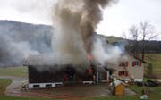 Bei diesem Brand verloren mehrere Menschen ihr Obdach. (Bild: Kapo SG)