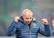 Mit einem Sieg in die Winterpause: Giorgio Contini jubelt nach überstandener Sittener Schlussoffensive. (Bild: Urs Bucher)