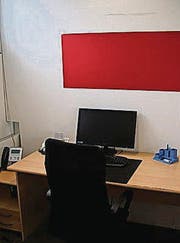 Einer der Studenten-Arbeitsplätze von Zeitplatz.ch. (Bild: Urs Voegeli)