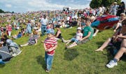 Perfektes Sommerwetter, perfekte Stimmung und «ausverkauft»: Das St. Galler Kinderfest Jahrgang 2012 zog schätzungsweise 50 000 Personen auf die Kinderfestwiese. (Bild: Coralie Wenger)