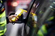 Während mehreren Verkehrskontrollen im Kanton St.Gallen hat die St.Galler Kantonspolizei mehrere fahrunfähige Personen aus dem Verkehr gezogen. (Bild: VALENTIN FLAURAUD (KEYSTONE))