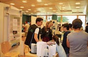 Die Jugendlichen trafen auf ein breites Informations- und Lehrstellenangebot. (Bild: Patricia Wichser)