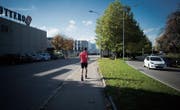 Die Schlachthofstrasse befindet sich in einem ungenügenden Zustand. (Bild: Benjamin Manser)