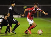 Der Winterthurer Ermir Lenjani (rechts) und der Aarauer Daniele Romano (links) kämpfen um den Ball im Fussballspiel FC Winterthur gegen FC Aarau am 26. November. (Bild: KEYSTONE)