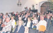 Die geladenen Gäste spürten die Magie des Ortes, über dessen Geschichte Erstaunliches zu hören war. (Bilder: Maya Seiler)
