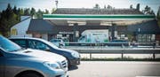 Schnell ein Bier neben der Autobahn – das soll bald auch auf der Raststätte Thurau möglich sein. (Bild: Ralph Ribi)
