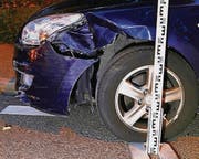 Blechschaden nach einem Sekundenschlaf. (Bild: Stadtpolizei St. Gallen)