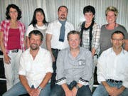 Die Kandidaten der FDP Eichberg, stehend, von links: Doris Brülisauer (Gemeinderat), Claudia Sgier (Schulrat), Marcel Dürr (Schulratspräsidium), Cornelia Ritter-Hutter (GPK Gemeinde), Karin Rüegg Steiger (GPK Schule); sitzend, von links: Urs Preisig (Schulrat), Guido Saxer (GPK Gemeinde), Ricco Hofstetter (GPK Gemeinde). Es fehlt Balz Schumacher (GPK Gemeinde). (Bild: pd)