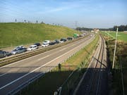 Aktuelle Stau-Situation Höhe Münchwilen. Die gestauten Autos kommen von Richtung Zürich. (Bild: Simon Dudle)