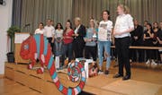 Elisa Donadeo (mit Pokal) freut sich über den Gewinn des Titels «Junior Sales Champion 2017». (Bilder: Gianni Amstutz)