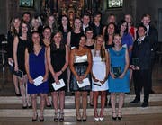 Klasse 4GM: (von hinten links nach vorne rechts) Kristina Ettemayer, Grabs; Meinrad Vögele (Klassenlehrer); Ying-Ling Dang, Gams; Alessia Giezendanner, Grabs; Saskia Felber, Altstätten; Jasmin Ramseier, Altstätten; Marc Jeronimo Perez y Ropero, Berneck; Cédric-Joël Ziegler, Widnau; Annika Künzler, St. Margrethen; Zoë Poznicek, Lüchingen; Julian Riegger, Eichberg; Noah Demirci, Diepoldsau; Miriam Frei, Diepoldsau; Nicole Lutz, Marbach; Romy Steingruber, Walzenhausen; Andrea Zünd, Altstätten; Sarah Baumgartner, Diepoldsau; Saveria Dürr, Lüchingen; Sina Oberholzer, St. Margrethen; Kenya Beutler, Altstätten; Margaux Steiner, Lüchingen; Angela Räss, Rebstein. (Bilder: Bea Sutter)