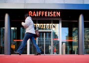In Hefenhausen versuchte ein bewaffneter Mann eine Raiffeisenbank zu überfallen. (Bild: Keystone/Symbolbild)
