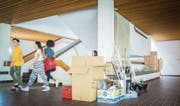 Nach der Zügelaktion im OZ Rosenau erhält das Schulhaus bis Sommer 2018 aussen wie innen ein Facelifting. (Bild: Jil Lohse)