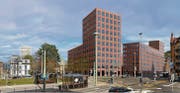 Mit Türmen und neuer Fassade: So könnte das Bürogebäude dereinst aussehen, wenn es nach der Vorstellung des Vereins Pro Villa Wiesental geht. (Bild: pd/Markus Tofalo)