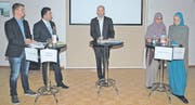 SVP-Kantonsrat Mike Egger und der aramäische Christ Robert Bartuma befürworten ein Kopftuchverbot an Schulen; Ferah Ulucay. und Janina Rashidi vom IZRS lehnen es ab. Dazwischen Andri Rostetter. (Bild: René Schneider)
