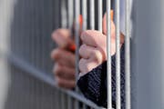 Die Frau verbrachte zwei Tage in Untersuchungshaft. (Bild: Keystone/Symbolbild)