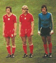 An der WM 1974 in Deutschland war Jerzy Gorgon (Mitte) zusammen mit Wladyslaw Zmuda (links) und Torhüter Jan Tomaszewski der Rückhalt der polnischen Mannschaft. Die Olympiasieger wurden WM-Dritte. (Bild: pd)