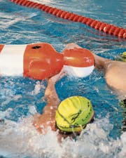 Nächste Woche startet im Hallenbad Nesslau ein neuer Jugendbrevetkurs. Organisiert von der SLRG-Sektion Toggenburg. (Bild: PD)