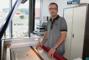 Mario Schmitt in seiner Digitaldruck-Firma: «Ich konzentriere mich vorerst auf meine Gesundheit und auf das Unternehmen.» (Bild: Hans Suter)
