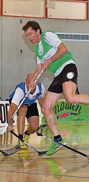 Polysportiv: Daniel Hubmann macht auch als Unihockeyaner eine gute Falle. (Bild: Urs Huwyler)