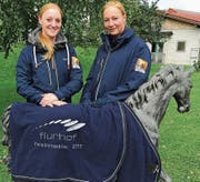 Die beiden Vereinsmeisterinnen Nicole Jakob (l.) und Jennifer Hödl posieren gemeinsam. (Bild: pd)