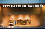 Das Parkhaus am Bahnhof verzeichnete im vergangenen Jahr mehr Einfahrten als 2013. Auch die durchschnittliche Verweildauer ist gestiegen. (Bild: Urs Bucher)