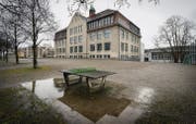An der Realschule Buchental hat vor den Weihnachtsferien die stellvertretende Schulleiterin nach 20 Jahren ihr Amt niedergelegt. (Bild: Benjamin Manser)