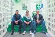 Drei der 15 «Senf»-Kollektivmitglieder: Fabian Rietmann, Ruben Schönenberger und Bruno Zanvit (von links). (Bild: Luca Linder)
