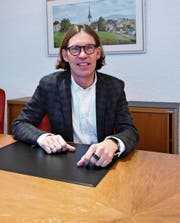 Der Hemberger Gemeindepräsident Christian Gertsch setzt mit seinem Führungsstil auf unkomplizierte, ehrliche Kommunikation und Wertschätzung. (Bild: Urs M. Hemm)