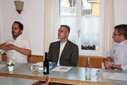 Engagierte Diskussion: Dario Sulzer, Gesprächsleiter Urs M. Hemm sowie Simon Seelhofer (von links). (Bild: Stefan Füeg)