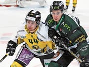 Thurgau (Yannick Hänggi, links) und Olten (Stéphane Heughebaert) kommen sich punktemässig immer näher. (Bild: Urs Lindt/Freshfocus)