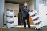 Erik Streller-Shen hat für Umzüge einen Verleih von Mehrwegfaltboxen gegründet. Ende Jahr soll es in der Schweiz 25 Standorte geben. (Bild: Peer Füglistaller)
