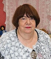 Händlerin Jacqueline Rufer mit irischem Spitzenkragen.