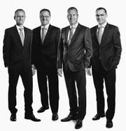 Von links: Urs Handermann (Leiter Services), Urs Schneider (Leiter Privatkunden), René Bognar (Vorsitzender der Geschäftsleitung) und Adrian Knechtle (Leiter Firmenkunden). (Bild: pd)