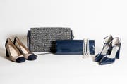 Handgefertigte Pumps Ziegenvelours 279.90, Tasche mit Tweed und Leder 279.90, Lacktasche 279.90, Lackpumps mit hohem Absatz 299.90, Perlmutt-Kette 119.90 (alles Madeleine Mode) (Bild: Mareycke Frehner)