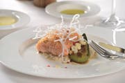 Genuss für Passagiere der Swiss: ein Lachs-Menü. (Bild: Swiss)