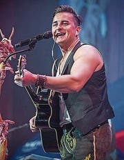 Andreas Gabalier bei einem Livekonzert. (Bild: Benjamin Manser)