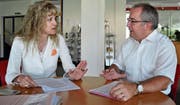 Brigitte Lüchinger, Präsidentin des Arbeitgeberverbands Rheintal, sieht die Wirtschaft bei einer Annahme der Reform stark unter Druck, während Thomas Ammann, Nationalrat CVP, die Sicherung der Renten und die neue Flexibilität hervorhebt. (Bild: Andrea C. Plüss)