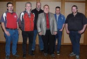 Von links: Stefan Meile, MSV Wiesen (neu GPK), Johann Willi, neu Ressort Gruppenmeisterschaft, Oliver Blatter, neues Ehrenmitglied, Präsident Peter Brägger, Richard Scherrer, Beisitzer (neu), und Daniel Klingler, Jungschützenleiter (neu).