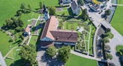 Eine Steigerung in der Wachstumsrate von über 80 Prozent verzeichnet die Gemeinde Wildhaus-Alt St. Johann. Im Bild eine Luftaufnahme des Klosters. (Bild: PD)