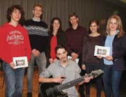 Ausgezeichnet (von links): Nicolà Gantenbein, Julian Markl, Cilgia Franck, Robin Näf, Chiara Ermanni, Sina Gmünder und David Mühlethaler. (Bild: Thomas Geissler)
