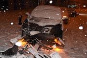 Auf der Ringstrasse in Gossau rutschte ein Autolenker mit seinem Wagen über den rechten Fahrbahnrand hinaus. Der 44-jährige blieb unverletzt. (Bild: Kapo SG)