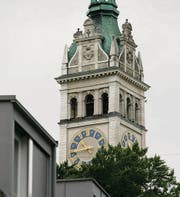 Stille Nacht: Die Glocke der Linsebühlkirche ist nachts abgestellt. (Bild: Ralph Ribi)
