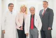 Weichen für die Zukunft gestellt: von links Dr. med. Klaus-Peter Henle (ärztliche Leitung), Inhaber Dr. med. Hossein Schams und Margrit Schams sowie der kaufmännische Direktor Markus Bittmann. (Bild: zVg)