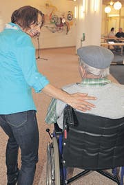 Betreuung und Pflege bilden Kernaufgaben in den Seniorenzentren.
